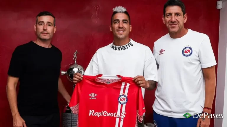 Leandro Fernández Argentinos Jrs Universidad de Chile